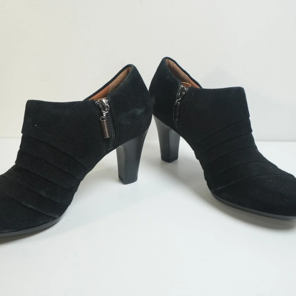 Clarks Artisan Ankle Boots Women‎ 7M Black Suede Pleated Ruched Block Heel Zip
